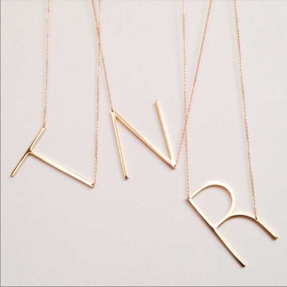 BOUTIQUE Jewelry - Gold “C” initial necklace!